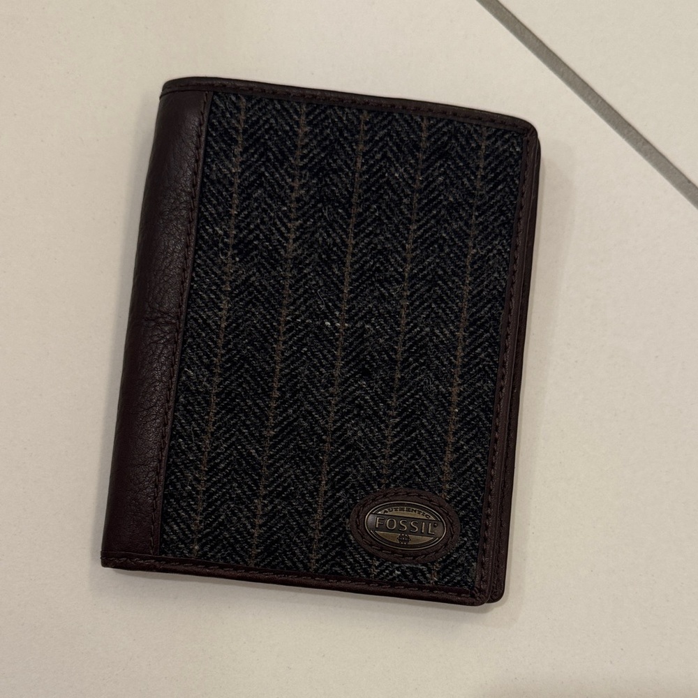 Fossil Authentic Leather Dark Brown and Black Passport wallet